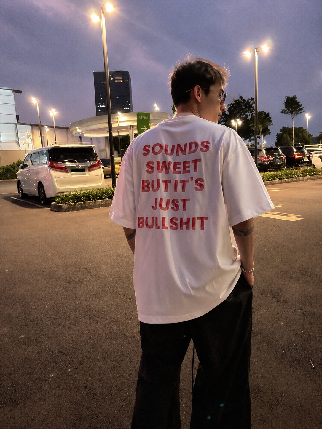 Genzhub Oversized White Graphic T-Shirt – Korean Streetwear Back Print Tee
