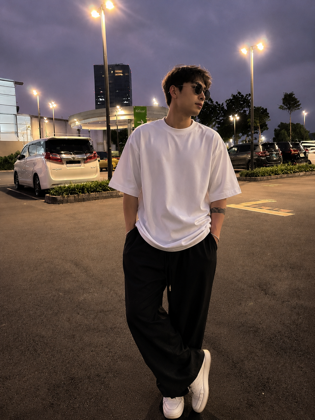 Genzhub Oversized White Graphic T-Shirt – Korean Streetwear Back Print Tee