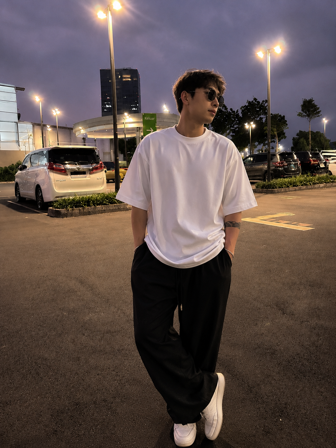 Genzhub Oversized White Graphic T-Shirt – Korean Streetwear Back Print Tee